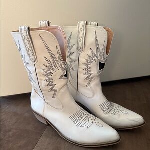 White Embroidered Western Cowboy Boots for festivals and Coachella